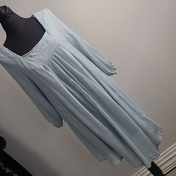 Crescent sz M midi dress.  Ice blue embroidery fabric.  Fully lined - Picture 1 of 9